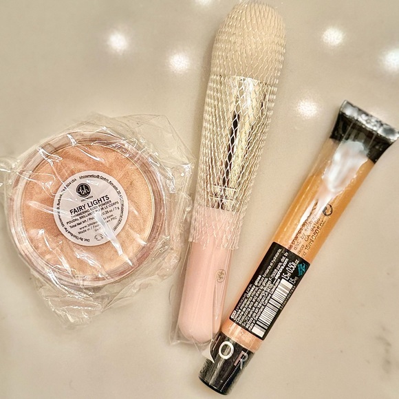 BH Cosmetics Fair Lights Body Shimmer w Makeup Brush & Sephora Pink Lip Gloss - Picture 2 of 2